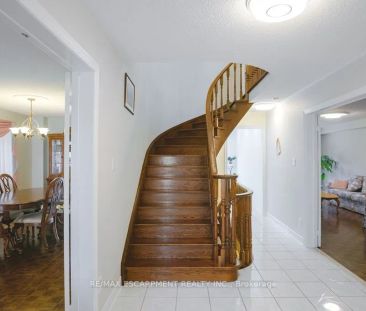 Detached Home For Lease | W9251835 - Photo 1