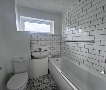 2 bedroom end of terrace house to rent - Photo 6