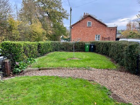3 bedroom Delightful Three Bedroom Cottage to rent - Photo 2