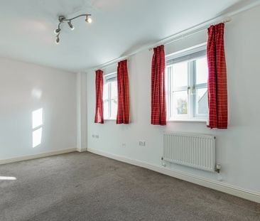 Larkspur Grove, Witney - Photo 1