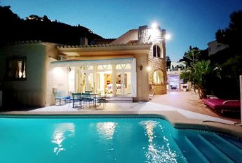 Villa for rent in Cumbre del Sol with 5 bedrooms