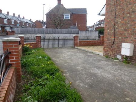 16 Northwood Crescent, Belfast, BT15 3QQ - Photo 5