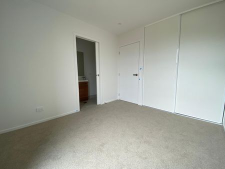 Brand New House in Mt Wellington - Photo 5