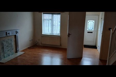 3 Bed Terraced House, Larchfield Close, B20 - Photo 3