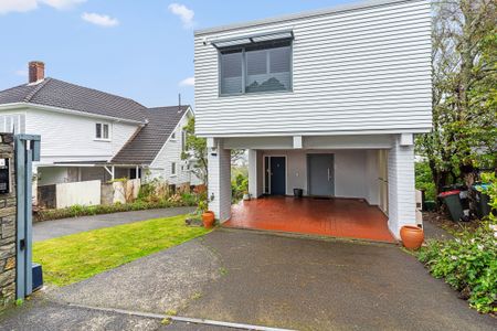 Spacious Living - Unbeatable Location - Photo 4