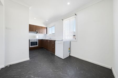 Three Bedroom Property With Water Usage Included! - Photo 3