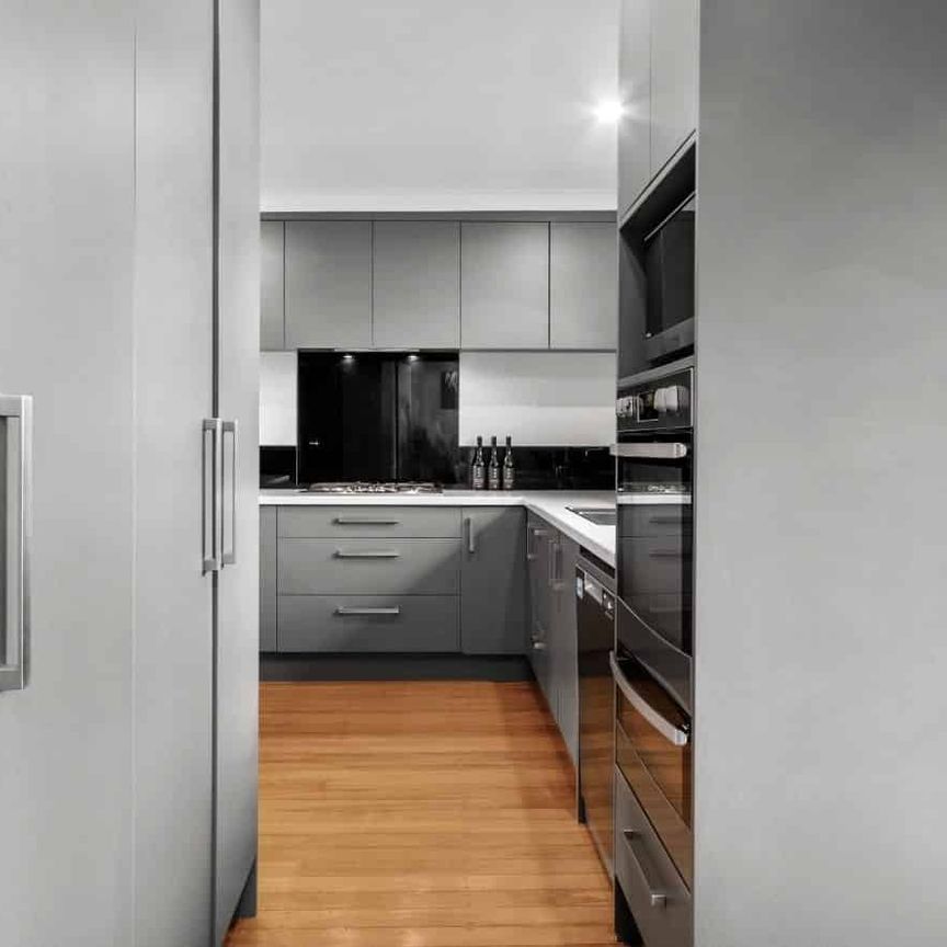 Well-appointed family home! - Photo 1