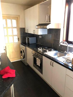 1 bedroom in a house share to rent - Photo 1