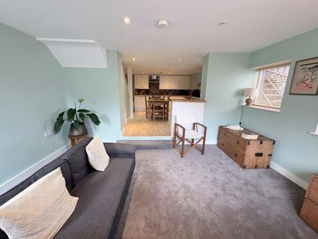 3 bedroom semi-detached house to rent - Photo 2
