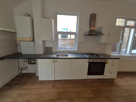 2 Bed Flat, Ferme Park Road, N8 - Photo 3
