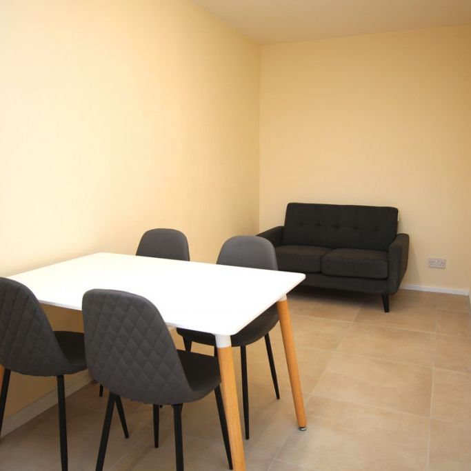 STUDENT Four Dbl Bedroom Flat – Surbiton (St. Marks Hill, KT6) - Photo 1