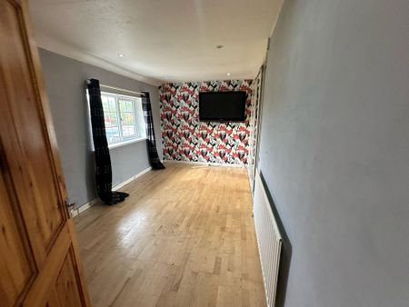 3 bedroom terraced house to rent - Photo 2