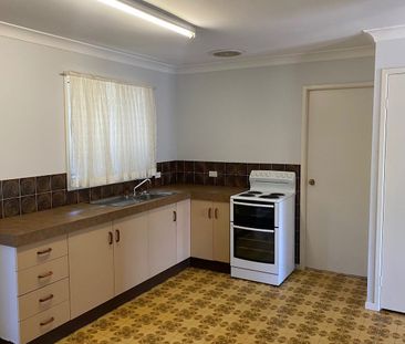 Tidy One Bedroom Unit - Photo 2