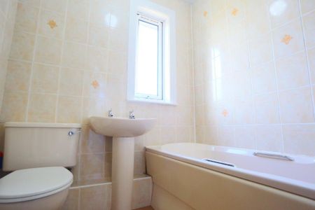 2 bedroom terraced house to rent - Photo 2