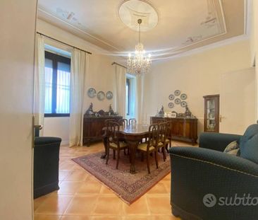 Appartamento di 210 m² con più di 5 locali a Catan - Photo 1