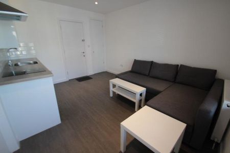 Studio to rent - Photo 2