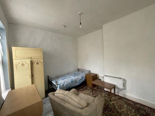 1 bedroom in a house share to rent - Photo 1