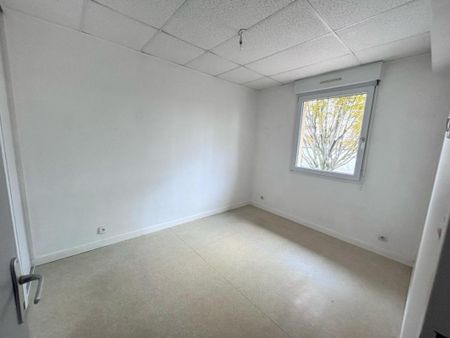 Location Appartement 4 pièces 83m² LE COTEAU 42120 - Photo 4