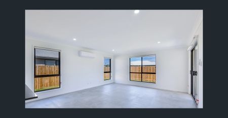 4 BEDROOM HOME ON SPACIOUS BLOCK - Photo 2