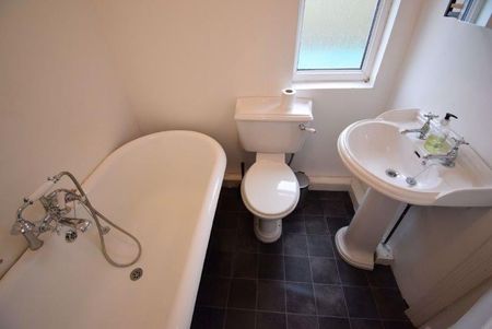 3 bedroom terraced house to rent - Photo 5