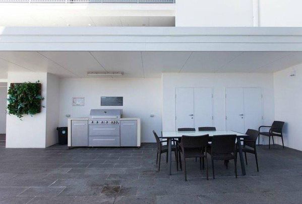 FULLY FURNISHED STUDIO APARTMENT - Photo 1