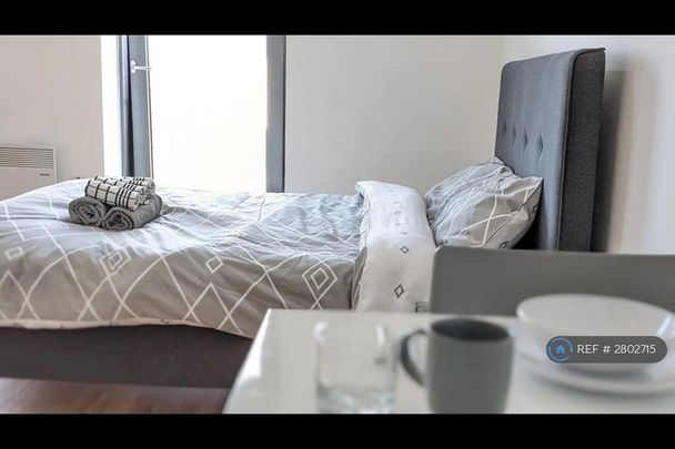 Studio to rent - Photo 1