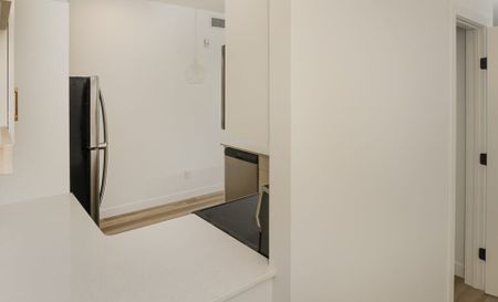 Newcastle: Gold Accents – 710 Westminster, Winnipeg, MB - Photo 2