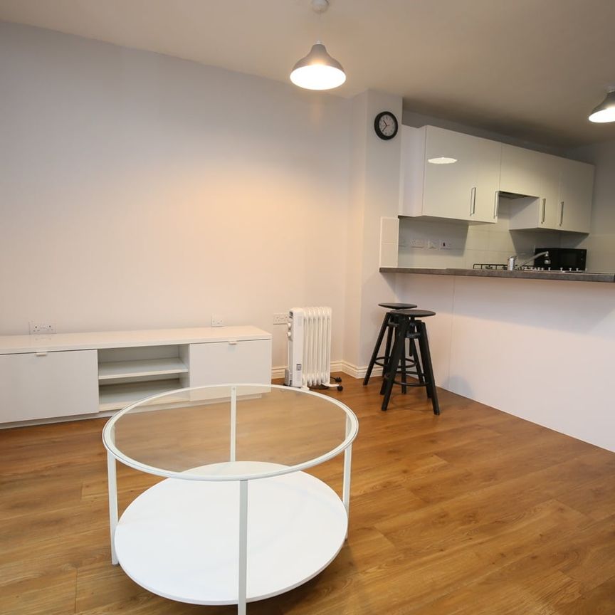 2 Bed End Terrace, Elm Walk, CV4 - Photo 1