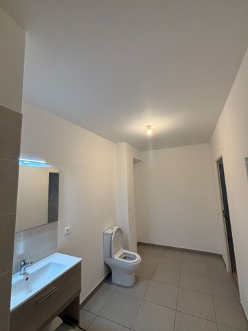 Location Appartement 2 pièces 53m² - Photo 3