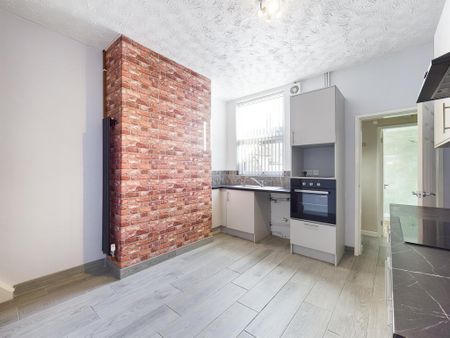 2 bedroom terraced house to rent - Photo 4