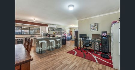 Perfect Family Home! - Photo 4