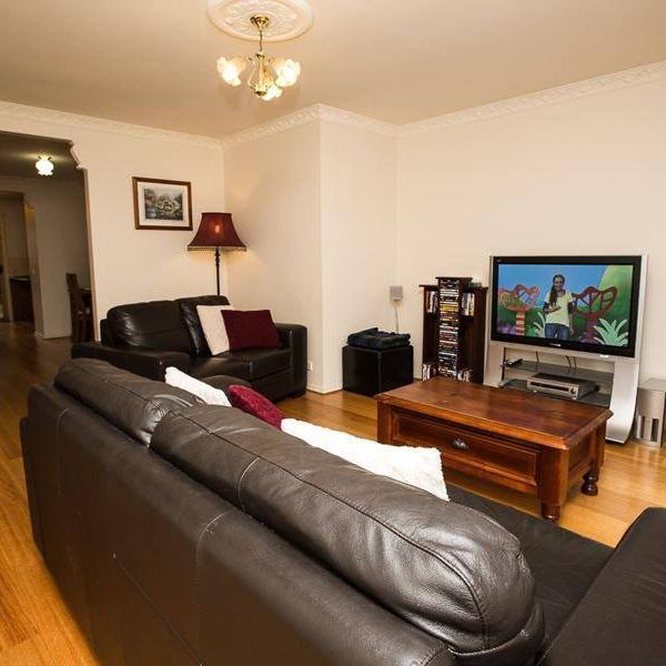 Fully Furnished Inner City Townhouse - Photo 1