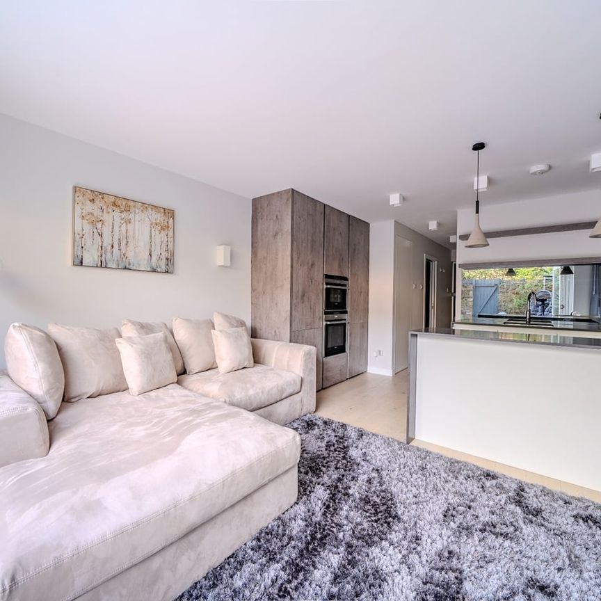 1 Bed Flat, Bartle Road, W11 - Photo 1