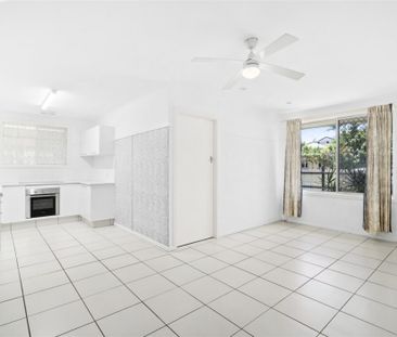 Gold Coast Broadwater Lifestyle at Its Best! - Photo 3