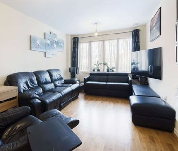 A wonderful modern and spacious one bedroom flat in a desirable loc... - Photo 1