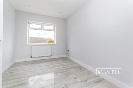 4 bedroom semi-detached house to rent - Photo 5