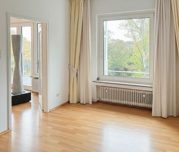 Elegante Wohnung in Top-Lage mit großzügigem Lichteinfall - Photo 2