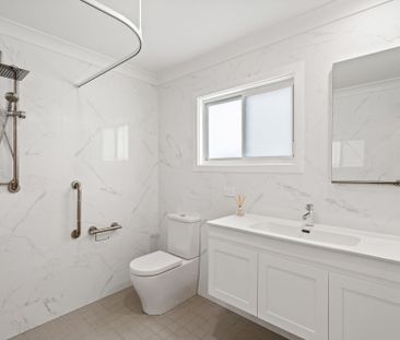 Beautifully presented garden villa with water included - Photo 4