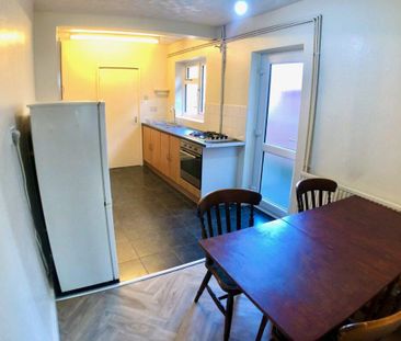 4 bedroom terraced house to rent - Photo 6