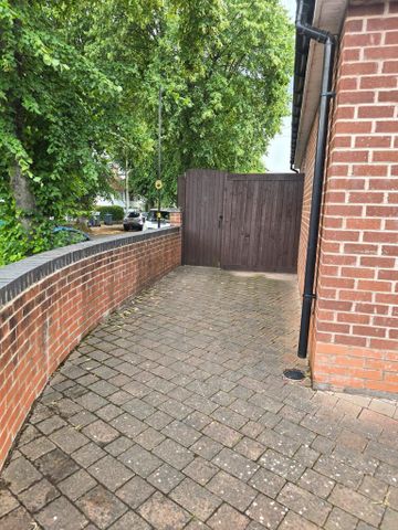 1 bedroom semi-detached house to rent - Photo 5