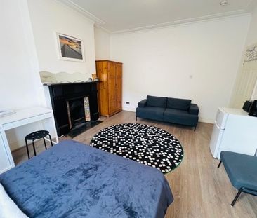 Room in a Shared House, Egerton Gardens, NW4 - Photo 4