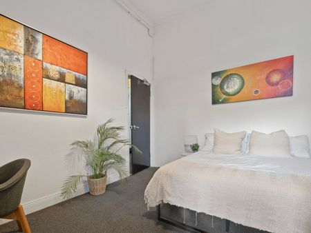 Redfern - Photo 3