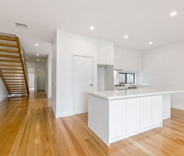 GRAND IN SIZE AND QUALITY - 4 BEDROOM PLUS STUDY - Photo 3