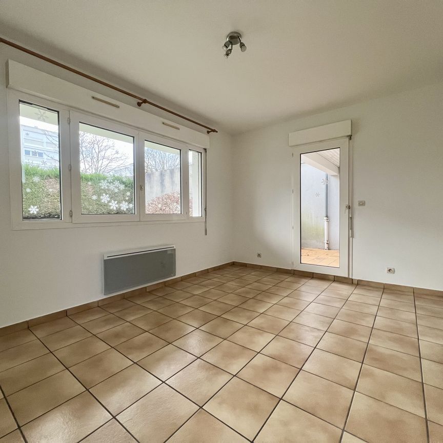 Location Appartement 2 pièces 32m² VELIZY VILLACOUBLAY 78140 - Photo 1