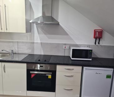 Studio to rent - Photo 2