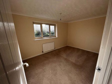 4 bedroom detached house to rent - Photo 4