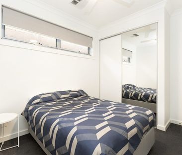 Easy-Care Modern Living Between the City & Sea - Photo 3