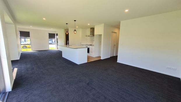 68 Oaks Drive, Lincoln - Photo 1