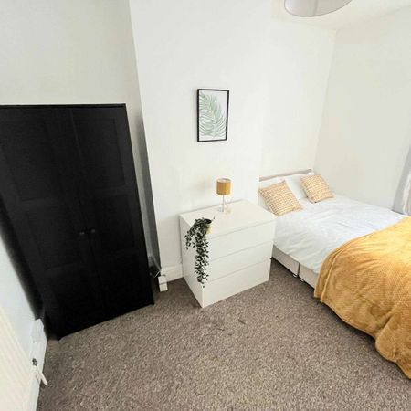 Spacious double rooms in 6 bed house - Photo 4