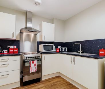 1 Bed Flat - Photo 1